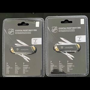 Pittsburgh Penguins 7 tool pocket/keychain nib